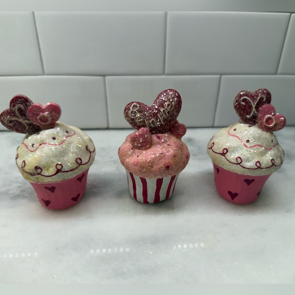 Vintage Pier One XO & Be Mine White And Pink Valentines Day Cupcakes. Set Of 3.